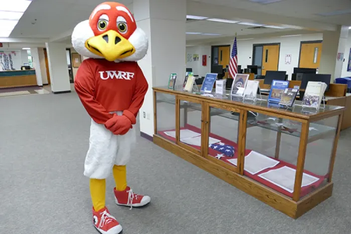 University of Wisconsin-River Falls, Chalmer Davee Library